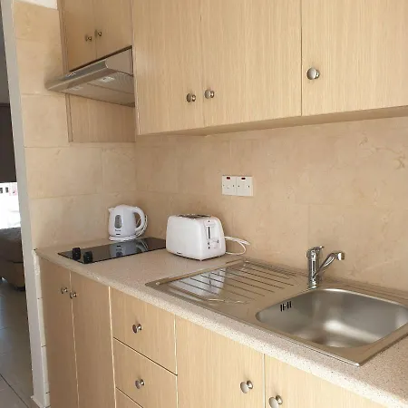 Napa Charles Apts דירה איה נאפה