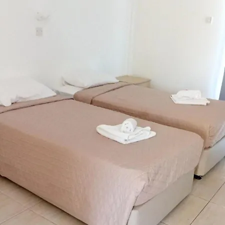 Napa Charles Apts * איה נאפה